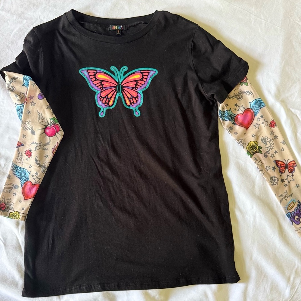 🌴Delia*s X DollsKill Black Tee with Tattoo Sleeves and Colorful Butterfly